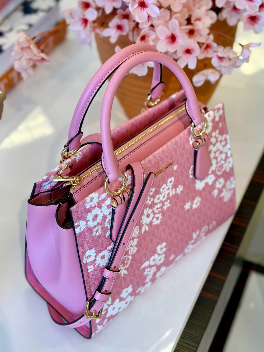 MICHAEL KORS Marilyn Medium Printed Signature Logo Satchel Crossbody
Carnation - Picture 14 of 16